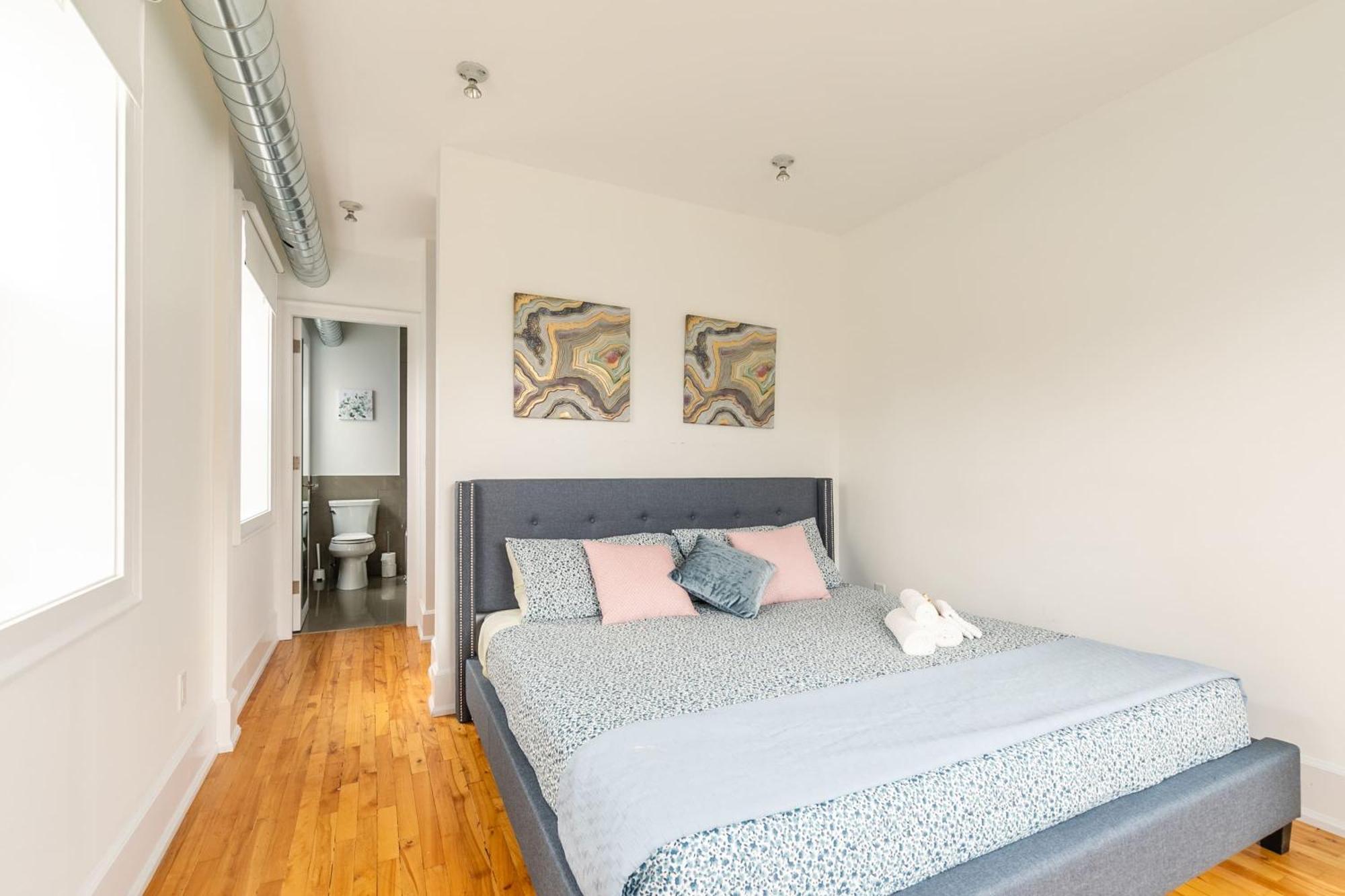 Modern 2 Bedroom Condo - Heart Of Leslieville Toronto Dış mekan fotoğraf