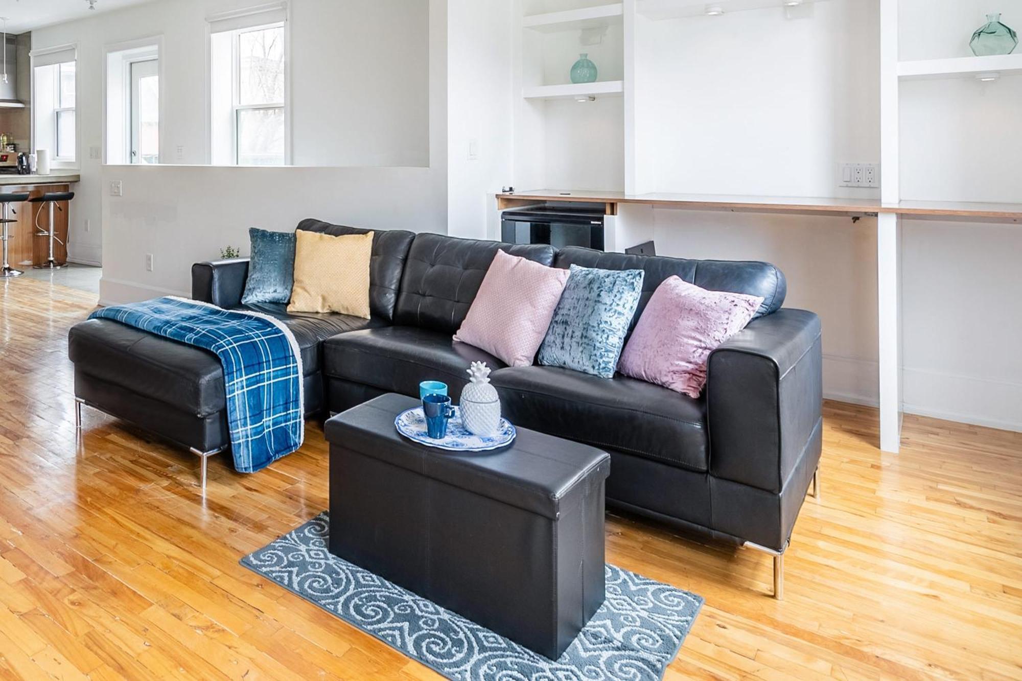 Modern 2 Bedroom Condo - Heart Of Leslieville Toronto Dış mekan fotoğraf