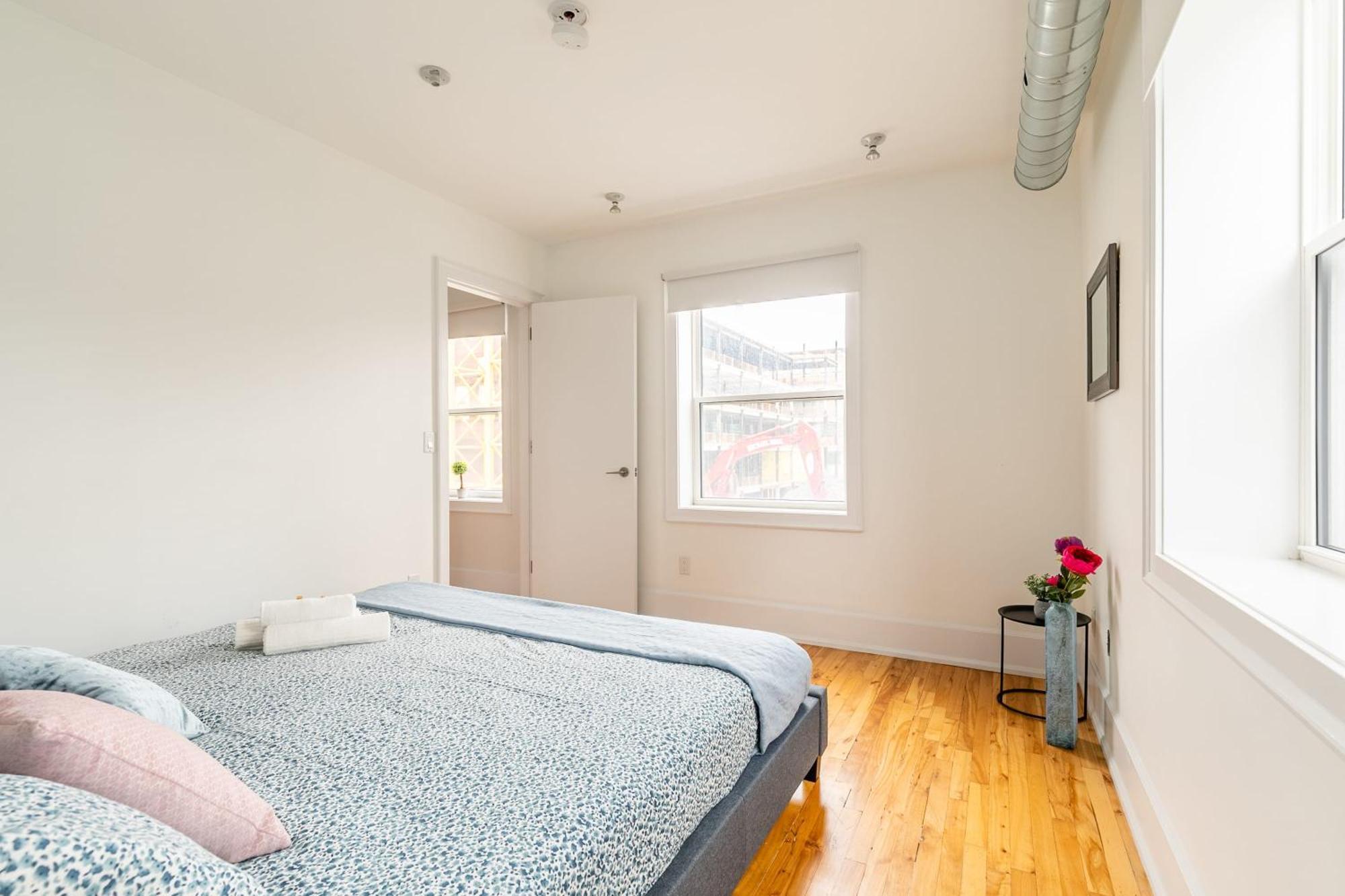 Modern 2 Bedroom Condo - Heart Of Leslieville Toronto Dış mekan fotoğraf