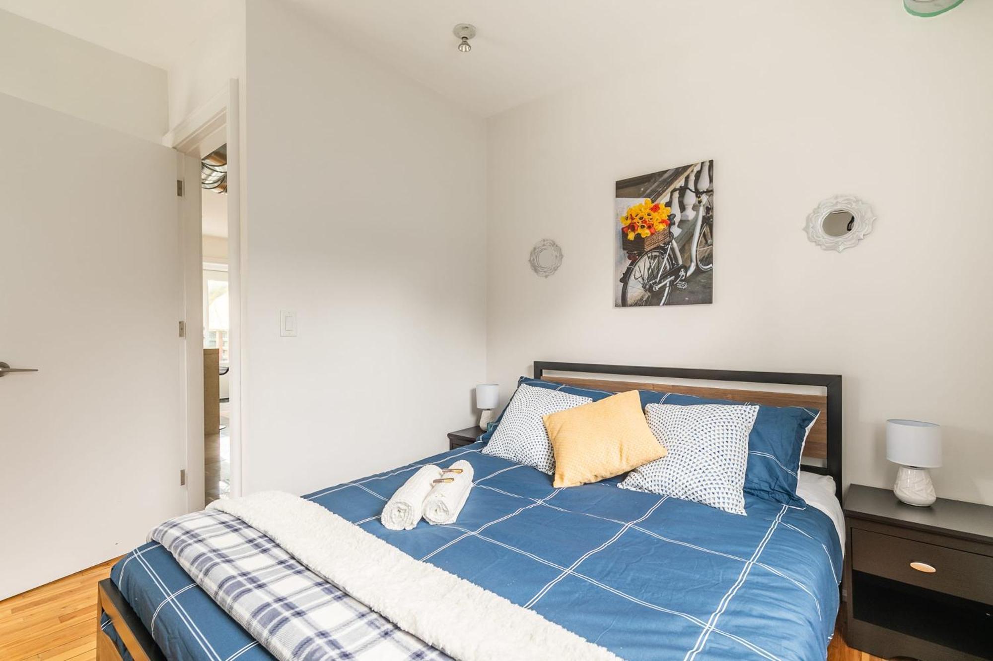 Modern 2 Bedroom Condo - Heart Of Leslieville Toronto Dış mekan fotoğraf