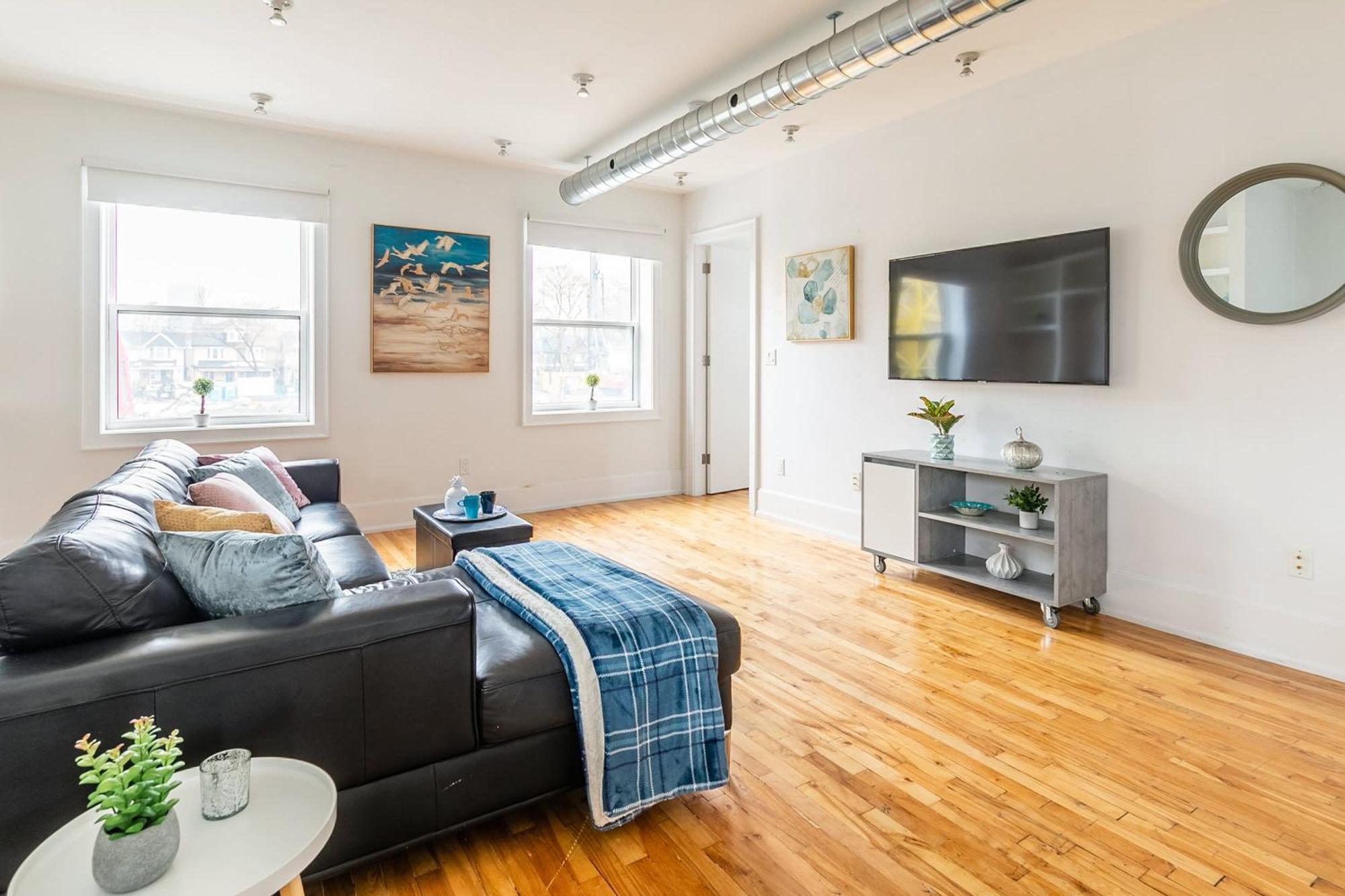 Modern 2 Bedroom Condo - Heart Of Leslieville Toronto Dış mekan fotoğraf
